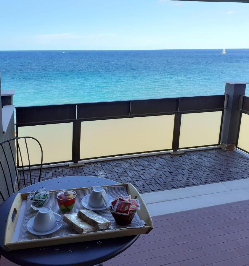 Attico Suite Spiaggia Бари Екстериор снимка
