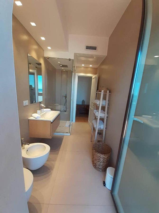Attico Suite Spiaggia Бари Екстериор снимка